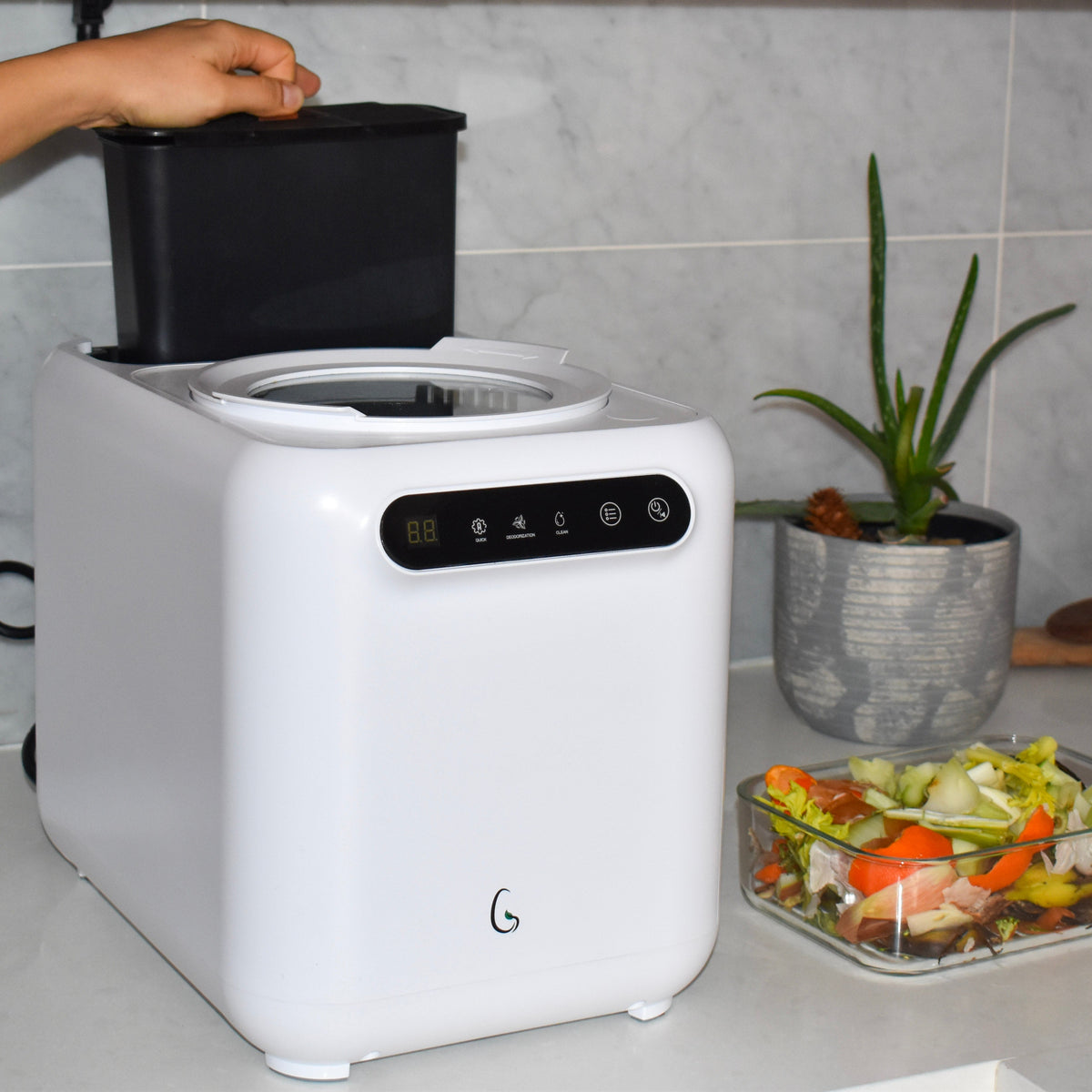Green Experience Kitchen Composter 2.0 lifestyle image with fresh vegetables