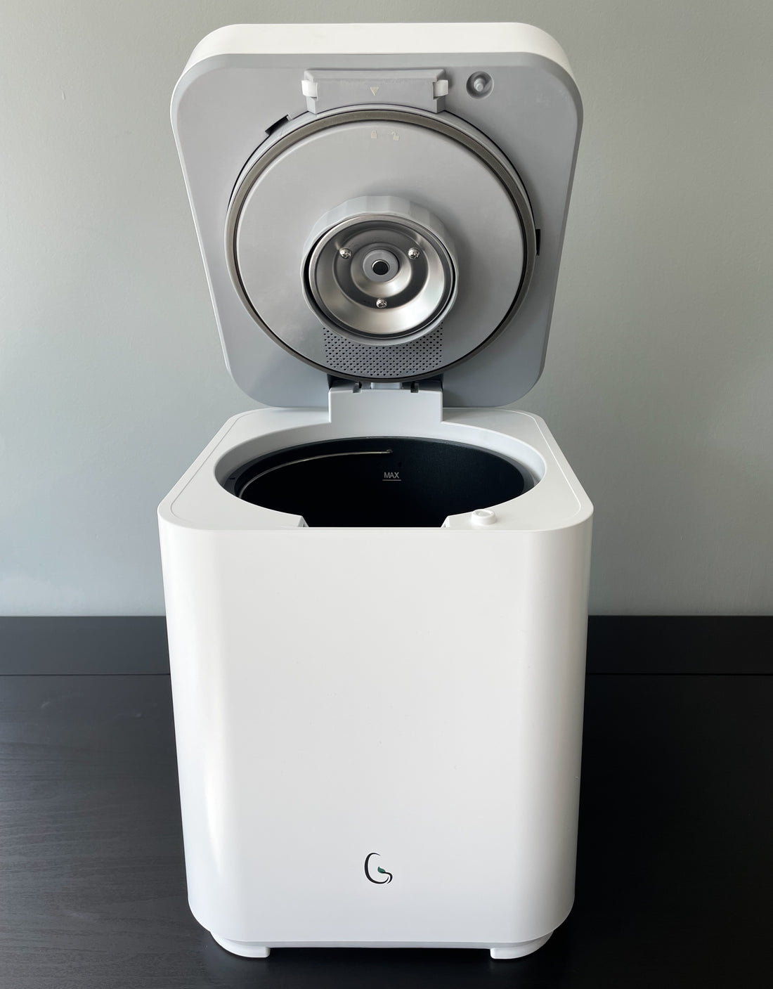 reduce food waste with kitchen composter